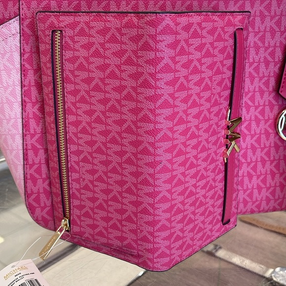 MICHAEL KORS
Reed Large Snap Signature Wallet
Electric Pink 
NWT - Picture 9 of 16